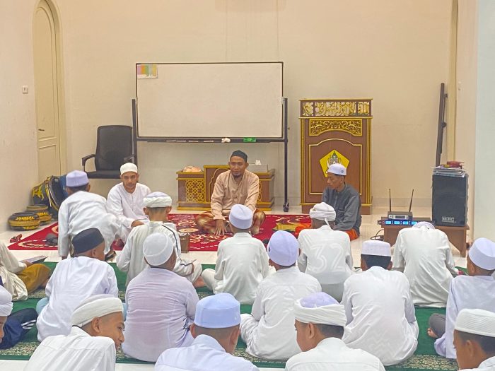 Suasana membaca doa 1 muharram 1446 di Ponpes Alkhairaat Sasa Ternate